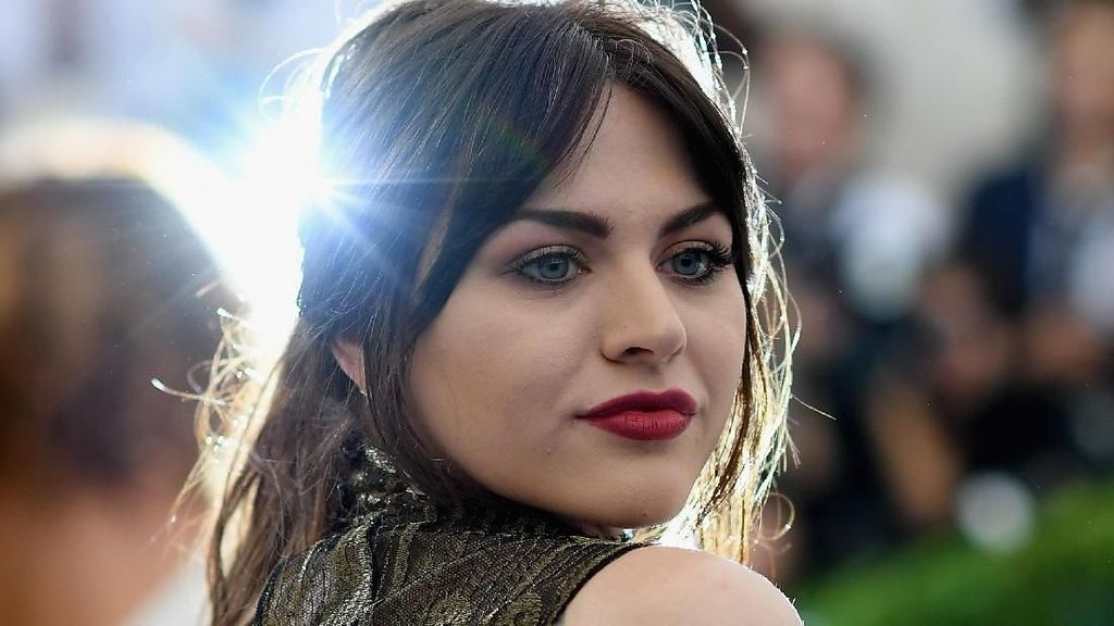 Frances Bean, Putri Cantik Kurt Cobain Jajal Panggung Musik Frances Bean, Putri Cantik Kurt Cobain Jajal Panggung Musik