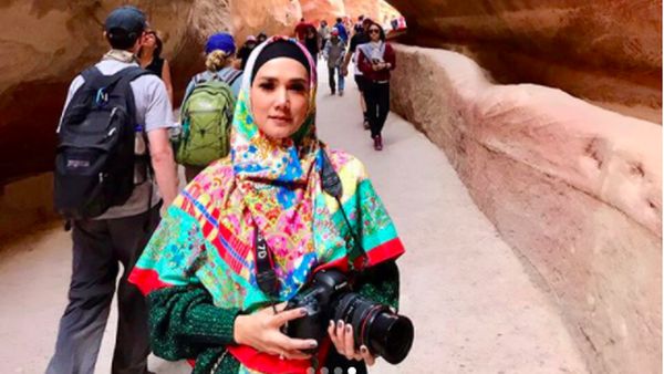 Liburan Bareng Ahmad Dhani, Mulan Jameela Dipuji Cantik Berhijab