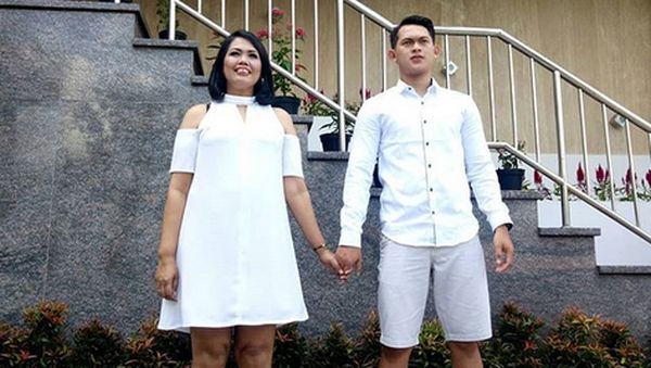 Amuk Putri Ely Sugigi saat Bundanya Makin Mesra dengan Berondong