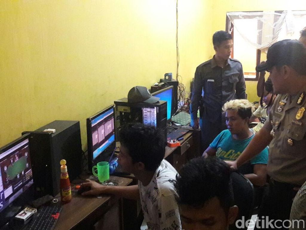 Kasus Judi Online, 5 Pemuda Cirebon Jadi Tersangka Kasus Judi Online, 5 Pemuda Cirebon Jadi Tersangka