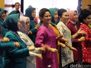 Video Lihainya Iriana-Mufidah Kalla Goyang Maumere Video Lihainya Iriana-Mufidah Kalla Goyang Maumere
