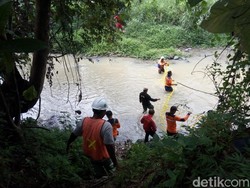 Ada Buaya Lepas di Sungai Sasak Sukoharjo, Tim SAR Pasang Jaring