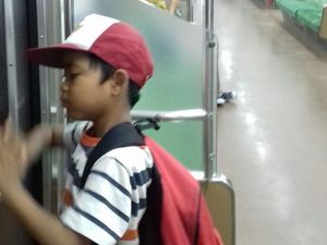 Kisah Alpin, Bocah SD yang Naik KRL dari Parung Panjang  ke Tn Abang