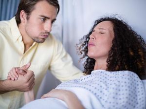 Daftar Barang yang Perlu Suami Bawa Saat Temani Istri Melahirkan