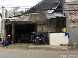 Melihat Rumah Irma, Tukang Tambal Ban Cantik Asal Garut