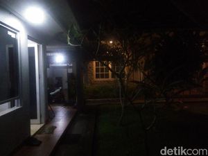 Begini Suasana Kediaman Mantan Wapres Boediono di Yogya Malam Ini Begini Suasana Kediaman Mantan Wapres Boediono di Yogya Malam Ini