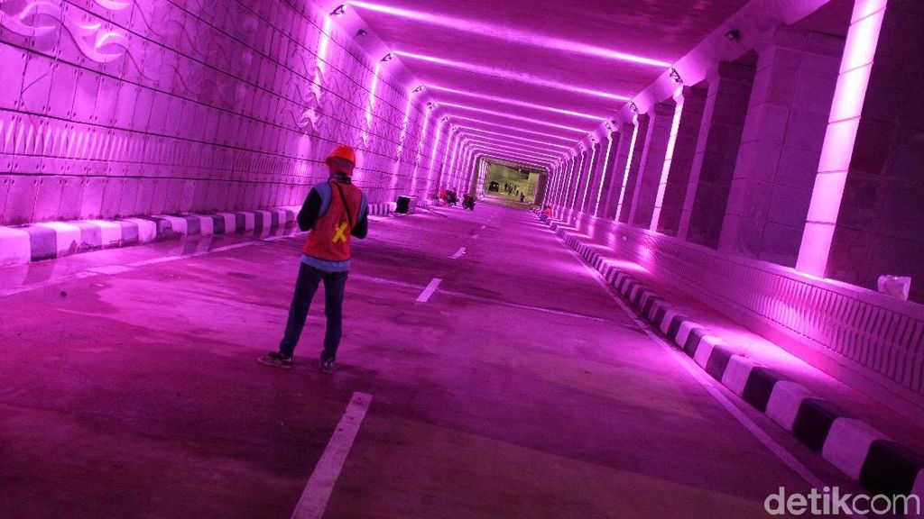 Warna-warni Underpass Mampang Siap Diuji Coba Besok Warna-warni Underpass Mampang Siap Diuji Coba Besok