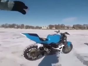 Kocak, Pengendara Kejar Motornya Sendiri