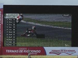 Foto: Mengingat Argentina 2015, Saat Marquez Jatuh Usai Duel vs Rossi