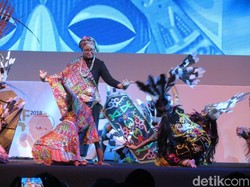Menlu Retno Ikut Menari di Pembukaan Indonesia Africa Forum