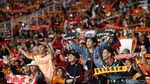 Jakmania dan Boys Of Straits Adu Yel-yel