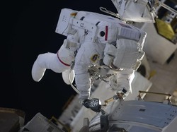 Jepang Uji Coba Lift Luar Angkasa