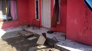 Murka! Warga Hancurkan Rumah Penjual Miras di Nagreg Bandung