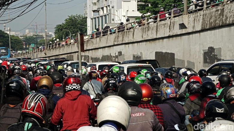 Macet Horor di Matraman, Sandiaga: Kan Baru Uji Coba