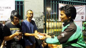 Berbagi Makanan di Kopdar Sayonara Uber