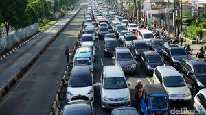 Foto: Uji Coba Underpass, Lalin Kawasan Matraman Macet Parah