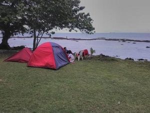 Camping Ceria di Pantai Pasir Putih Sirih Anyer