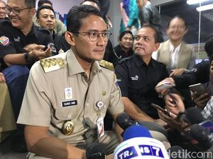 Sandi: Mobil Ibu Saya Diderek tapi Tak Protes Walau Anaknya Wagub Sandi: Mobil Ibu Saya Diderek tapi Tak Protes Walau Anaknya Wagub