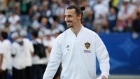 10 nama pemain sudah dipilih, Ibrahimovic memasukkan namanya sendiri untuk mengisi pos target-man. (Foto: Katharine Lotze/Getty Images)
