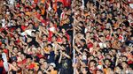 Jakmania dan Boys Of Straits Adu Yel-yel