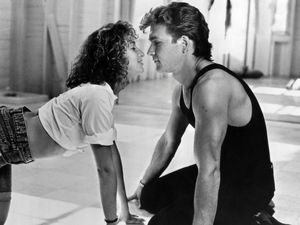 8 Pasangan yang Super Romantis di Film Tapi Ternyata Saling Benci