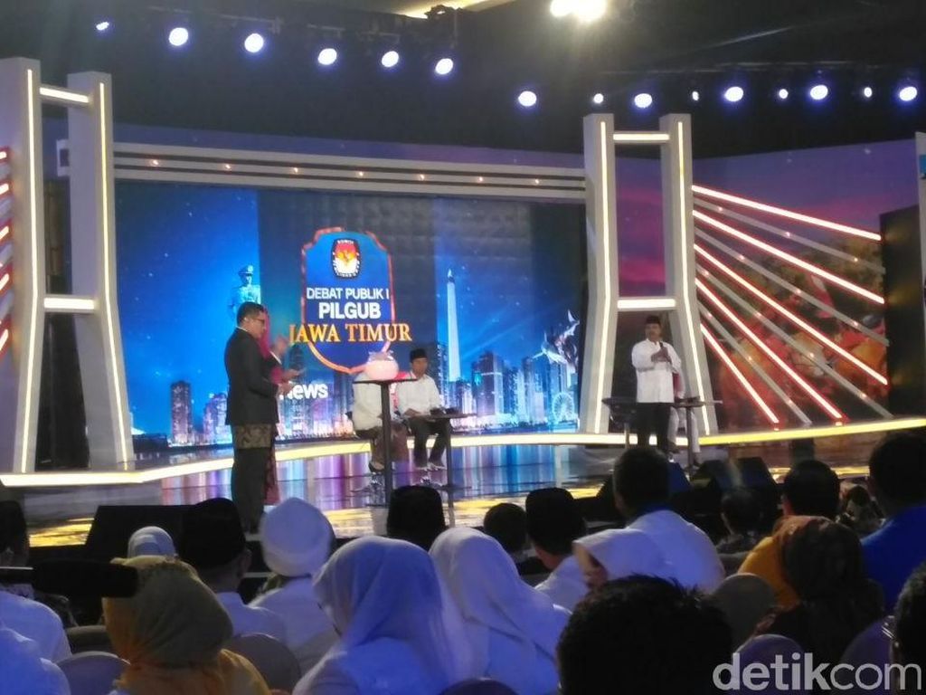 Debat Gus Ipul vs Khofifah Soal Ketimpangan Madrasah Diniyah Debat Gus Ipul vs Khofifah Soal Ketimpangan Madrasah Diniyah