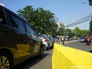 Macet Parah di Matraman-Proklamasi Akibat Penempatan MCB