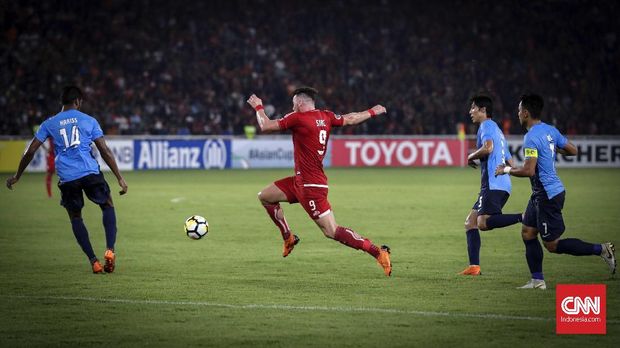 Marco Simic juga memakai kaus kaki bolong