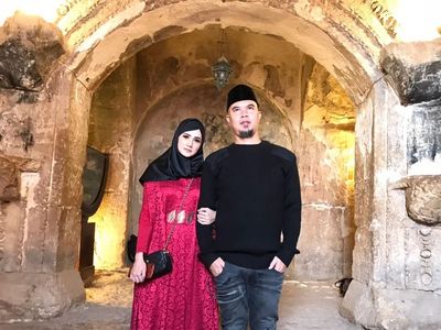 Mulan Jameela Berhijab Saat Liburan, Gayanya Bikin Netizen Terpesona