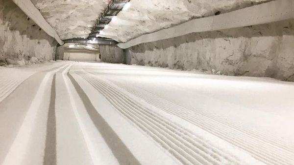 Foto: Main Ski dalam Terowongan, Bisa!