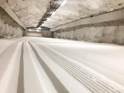 Cuma di Swedia, Terowongan Bersalju Jadi Tempat Main Ski