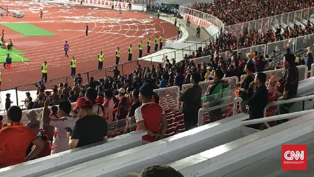 Suporter JDT menempati tribune barat.
