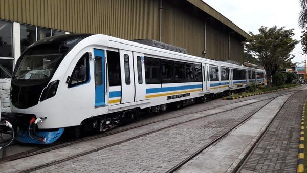 Keren! LRT Made in Madiun Merapat ke Palembang