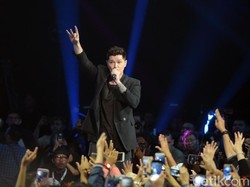 Superheroes dan Rock the World Panaskan Awal Konser The Script