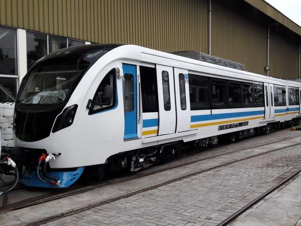 Kereta LRT Mulai Dikirim dari Madiun Menuju Palembang