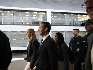 Zuckerberg Dikawal Polisi Siap Duel dengan Parlemen