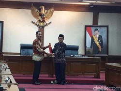 Kemendagri Serahkan SK Fahcrori Umar Jadi Plt Gubernur Jambi