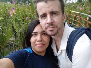 Kisah Viral Wanita yang Dituduh Matre Karena Nikahi Bule, Ini Kenyataannya