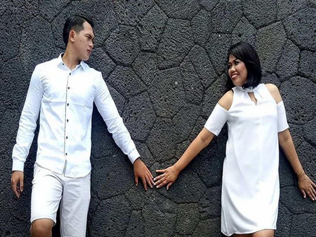 Ely Sugigi Serius Mau Nikahi Berondongnya Meski sang Anak Murka Ely Sugigi Serius Mau Nikahi Berondongnya Meski sang Anak Murka