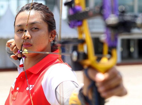 Awas, Terpanah Pesona Dellie Threesyadinda