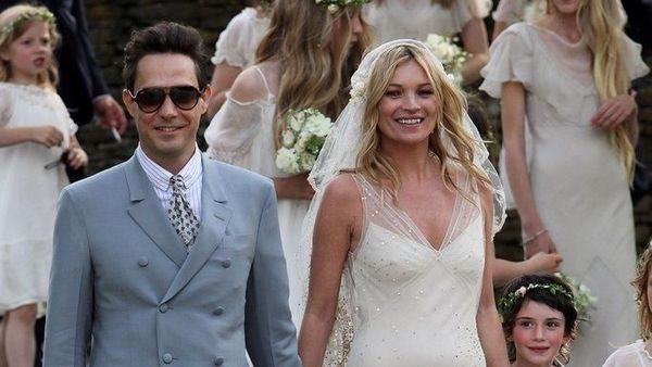 10 Gaun Pengantin Supermodel Dunia, Inspirasi Kamu Calon Pengantin Modis