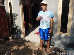 Cerita di Balik Kenekatan Pria Telanjang Dada Colek Jokowi Cerita di Balik Kenekatan Pria Telanjang Dada Colek Jokowi
