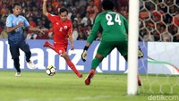 Persija terlihat begitu dominan dan menguasai permainan.