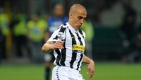 Fabbio Cannavaro memenangi Ballon dOr usai mengantar Italia menjadi juara dunia 2006. Meski sempat memperkuat Juventus, Real Madrid, Inter Milan, dan Parma di masa kejayaannya, Cannavaro tak punya trofi Liga Champions dalam rekam jejak kariernya. (Massimo Cebrelli/Getty Images)