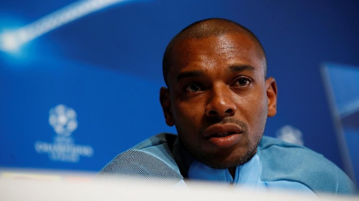 Fernandinho menyebut Liverpool senang memainkan umpan-umpan panjang (Foto: Jason Cairnduff/Action Images via Reuters)