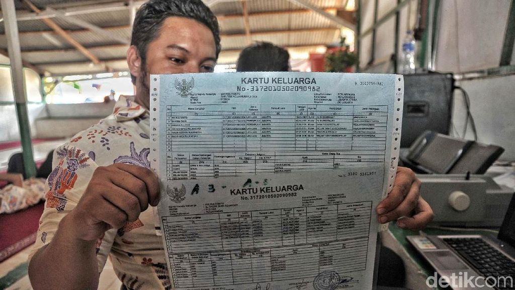 Asyik, Warga Kampung Akuarium dapat KK Baru Asyik, Warga Kampung Akuarium dapat KK Baru