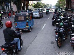 Memang RI Sudah Gawat Sampai Motor Mau Dijadikan Angkutan Umum?