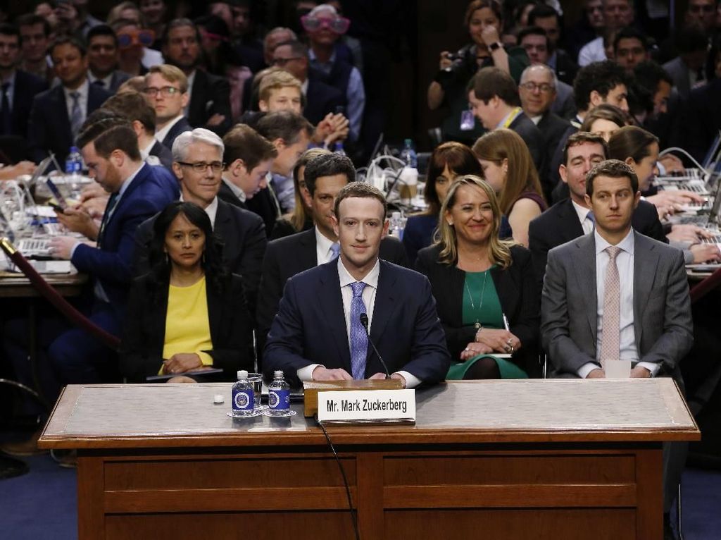 Zuckerberg Ngaku Jadi Korban Kebocoran Data Facebook Zuckerberg Ngaku Jadi Korban Kebocoran Data Facebook