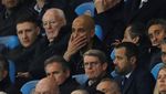 Guardiola di Tribun: Bertopang Dagu, Urut Kening, Tertegun