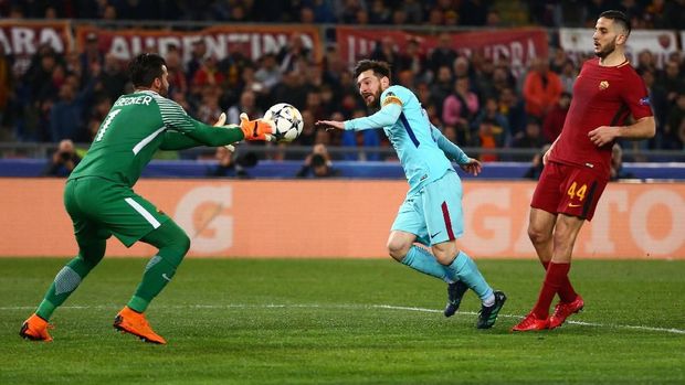 Barcelona berusaha mencetak gol namun upaya mereka tak menemui hasil.